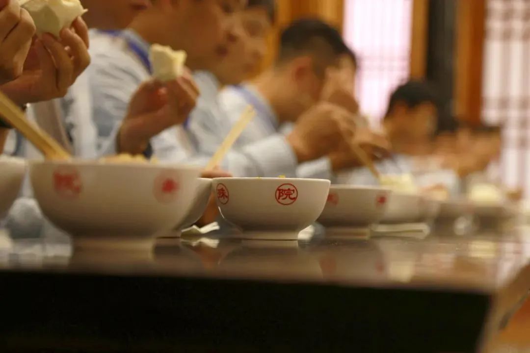 素食的每日饮食_饮食每日素食多少卡_饮食每日素食摄入多少