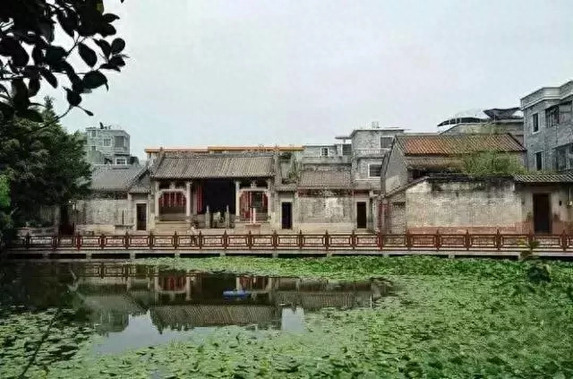 祠堂旁边建房子风水问题_建筑旁边祠堂风水好吗_祠堂旁边建房子好吗