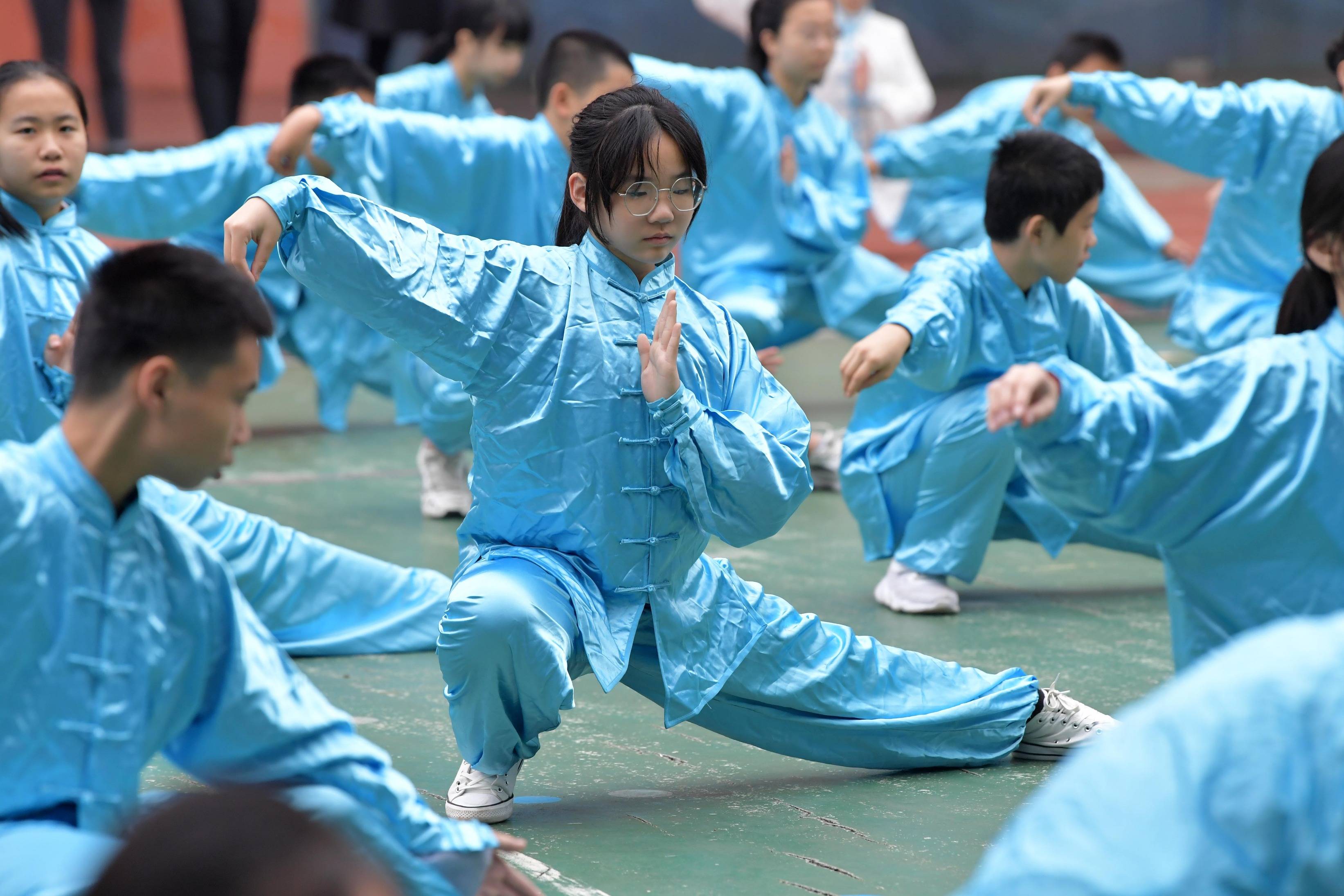 中华武术气功_武术气功教学视频_健身气功与传统武术