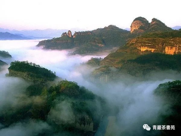 武夷山城市全景：山水相连山城相依4000年